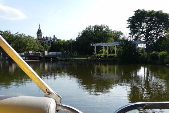 Boathouse Riverside Patio